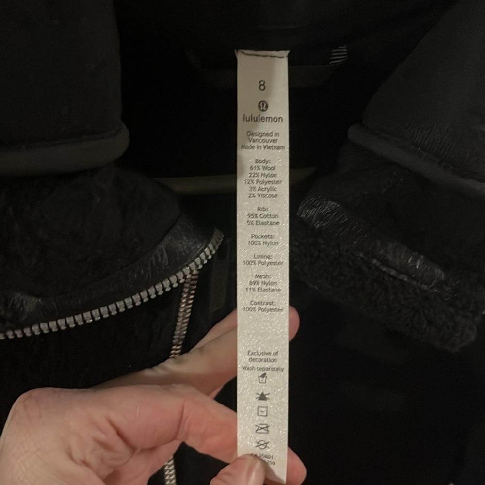 Lululemon jacket - Picture 4 of 6